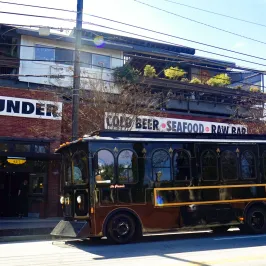 a bus that is parked on the side of a building